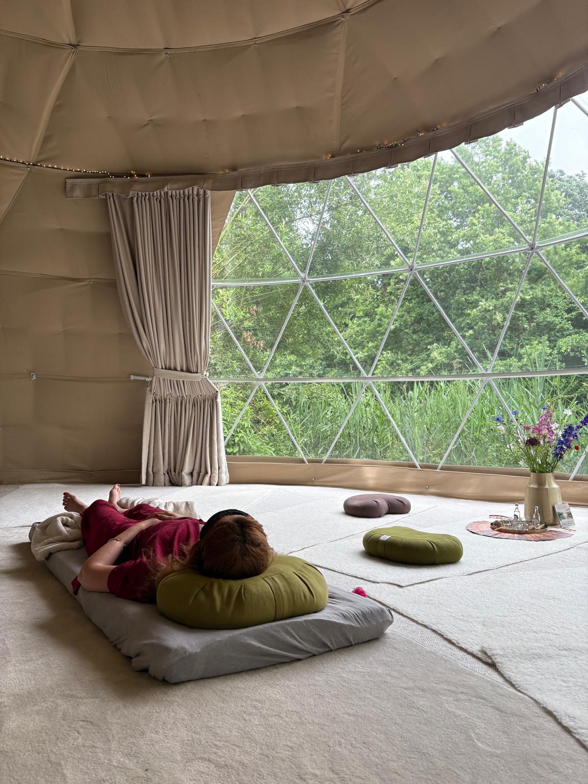 Hartvormige kussens in de dome